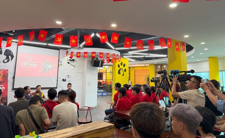 Công nghệ 24/8: Aptech khơi dậy đam mê khám phá AI cho thế hệ trẻ