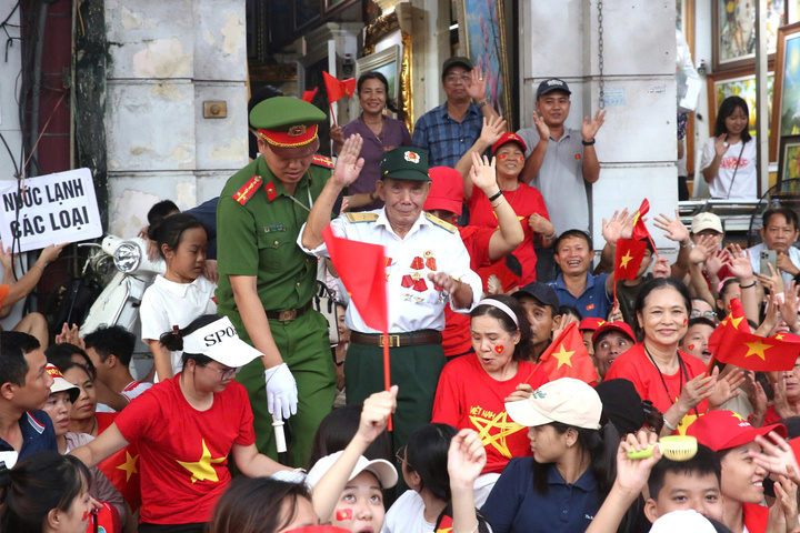 Những hình ảnh thắm tình quân dân trong buổi tổng hợp luyện A80 - 5