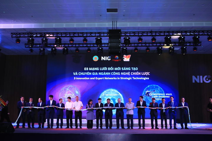 Lễ ra mắt 3 mạng lưới đổi mới sáng tạo và chuyên gia ngành công nghệ chiến lược. (Ảnh: NIC)