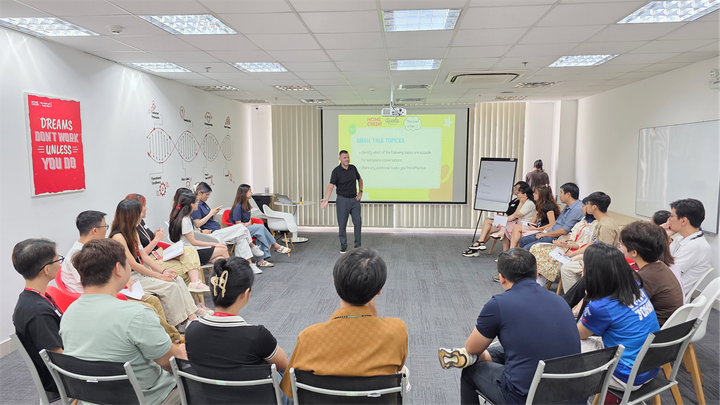 Một buổi đào tạo tại Home Credit với sự tham gia của nhân sự từ nhiều phòng ban.