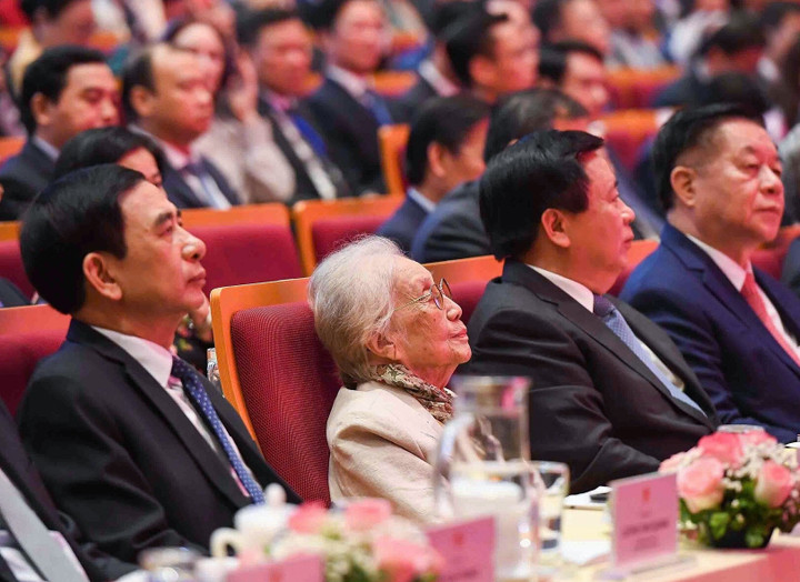 Nguyên Phó Chủ tịch nước Nguyễn Thị Bình dự lễ kỷ niệm.