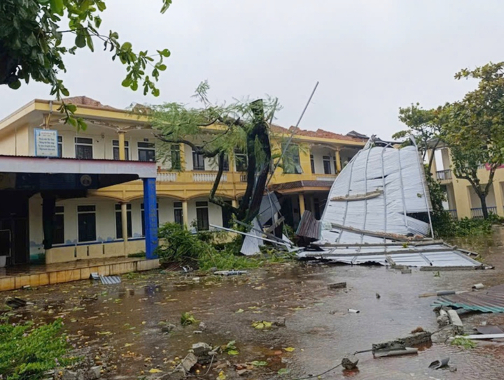 Hà Tĩnh bị tàn phá nặng nề do bão số 5. (Ảnh: CTV)