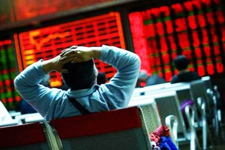 VN-Index mất 13 điểm, thị trường chìm trong sắc đỏ.