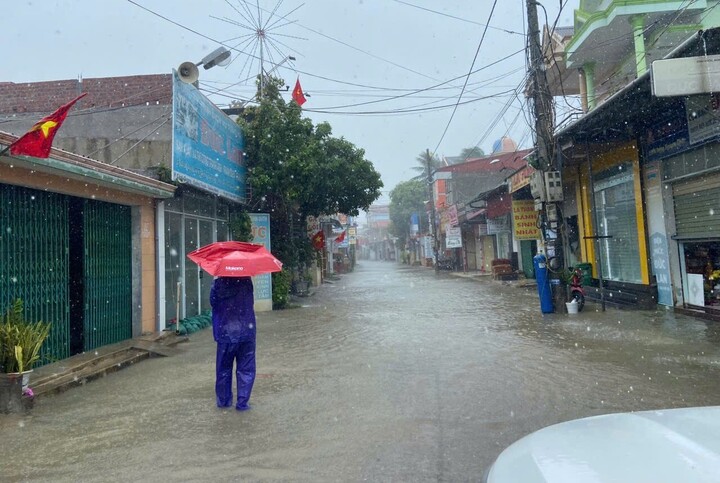 Nhiều khu dân cư lênh láng nước.