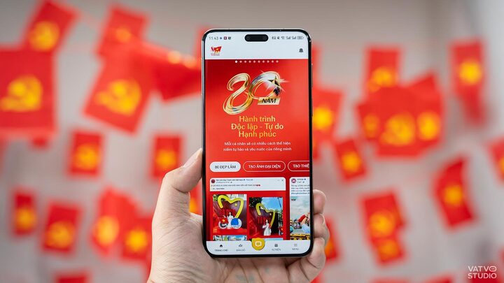 Cài đặt ứng dụng A80 để cập nhật mọi thông tin về dịp lễ A80. (Ảnh: Vật Vờ Studio)