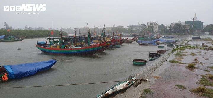 Mưa đang trút nặng hạt xuống các địa phương trên địa bàn tỉnh Hà Tĩnh.