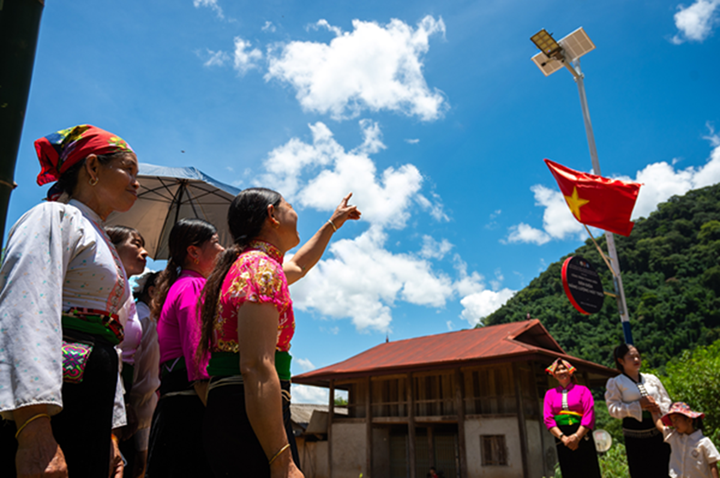 Những công trình ý nghĩa trên nằm trong dự án thắp sáng 33.600 m đường giao thông nông thôn bằng đèn năng lượng mặt trời - một phần của chiến dịch Mùa hè Xanh 2025 do Quỹ Vì Tương lai xanh đồng hành cùng Đoàn Thanh niên Cộng sản Hồ Chí Minh của 33 trường học và đơn vị, tổ chức.