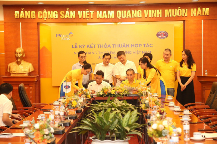 PVcomBank và Bệnh viện K ký kết biên bản hợp tác toàn diện.