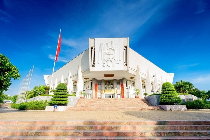 សារមន្ទីរហូជីមិញ។ (រូបថត៖ ទស្សនាវដ្តីប្រជាជនហាណូយ)