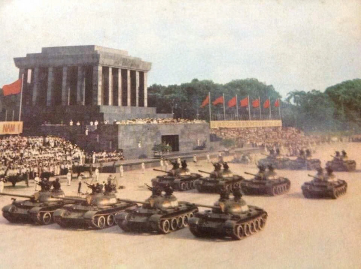 Lễ duyệt binh ngày 2/9/1985 tại Hà Nội (Ảnh: Cổng Thông tin điện tử Bộ Quốc phòng).