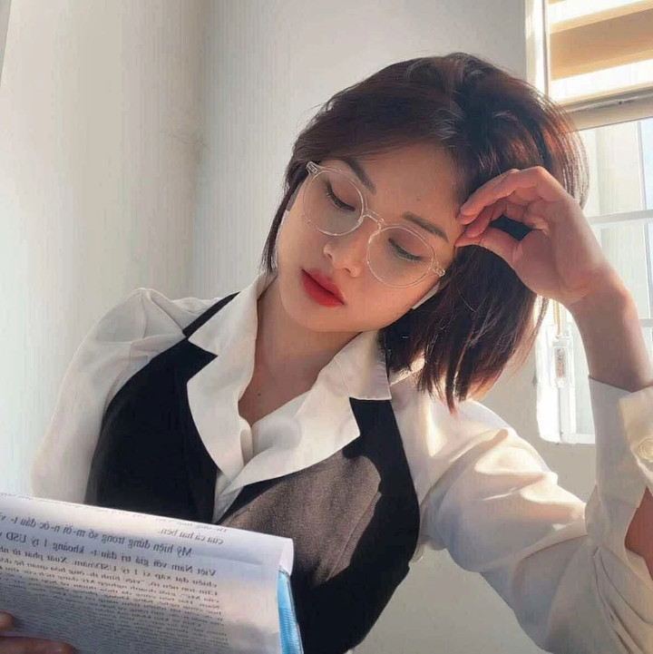 Hằng không khuyến khích mọi người phản ứng mất bình tĩnh khi gặp tình huống mâu thuẫn trên đường.