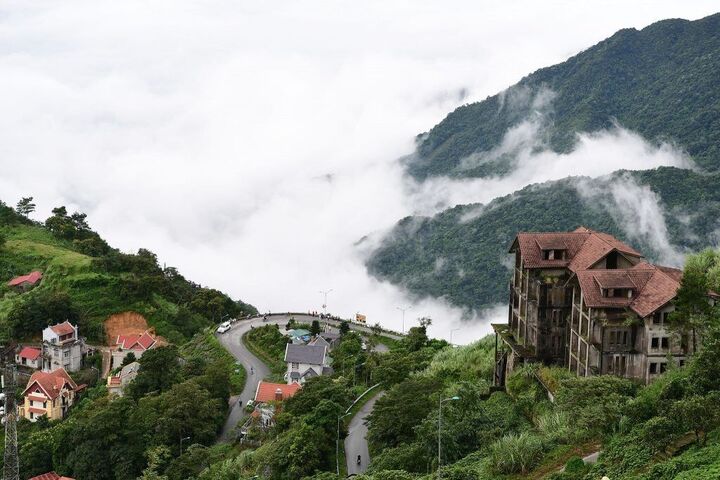 Panorama orașului Tam Dao este ca un oraș în miniatură la înălțime, pus în valoare de câteva clădiri care încă păstrează caracteristici clasice. (Foto: Internet).