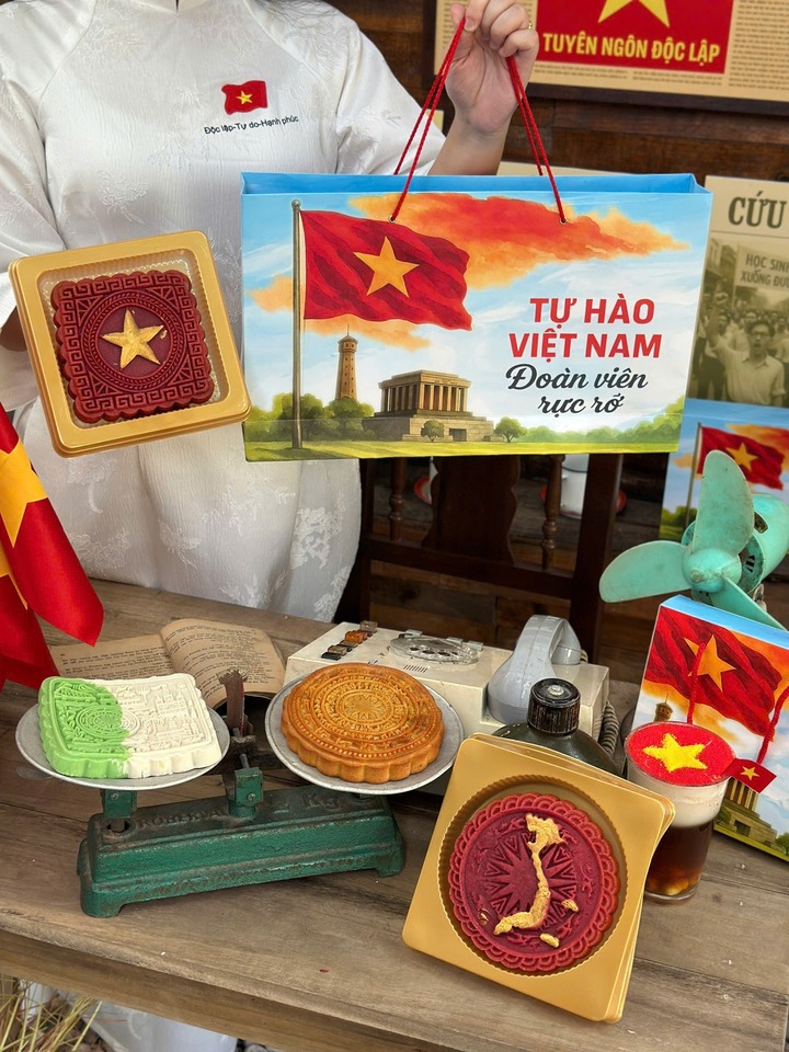 Bánh trung thu hình quốc kỳ và bản đồ Việt Nam 'sốt xình xịch' dịp 2/9 - 5