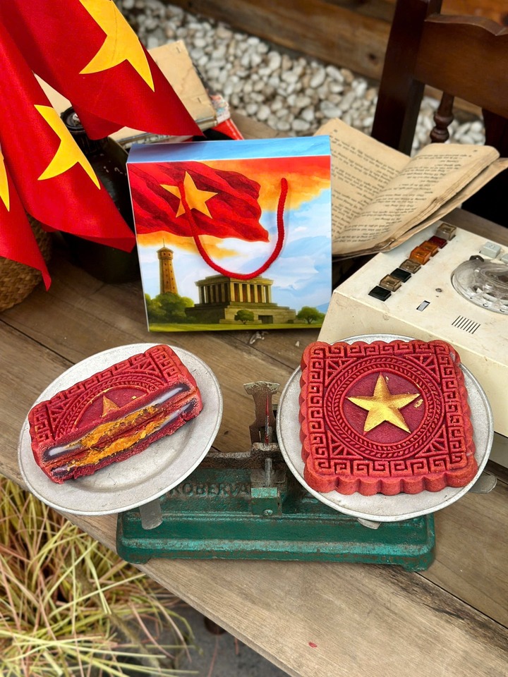 Bánh trung thu hình quốc kỳ và bản đồ Việt Nam 'sốt xình xịch' dịp 2/9 - 4