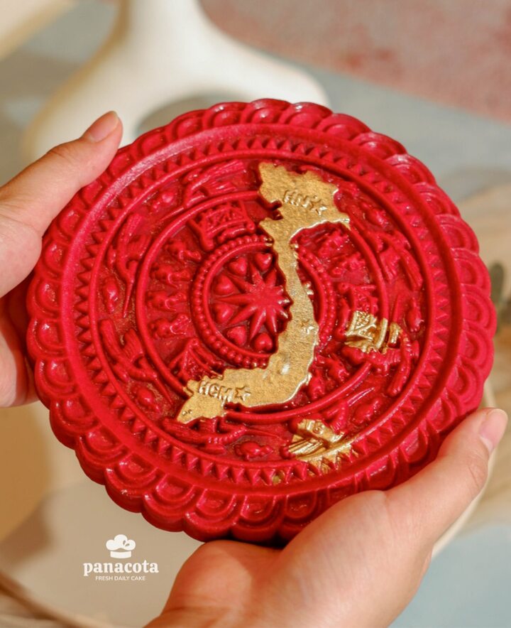 Bánh trung thu hình quốc kỳ và bản đồ Việt Nam 'sốt xình xịch' dịp 2/9 - 2