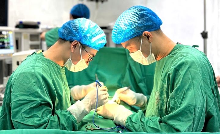 Tổn thương nặng vùng sinh dục sau khi bị chó cắn