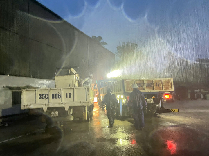 Đội xung kích PC Ninh Bình đang chuẩn bị lên đường hỗ trợ tại tỉnh Nghệ An.