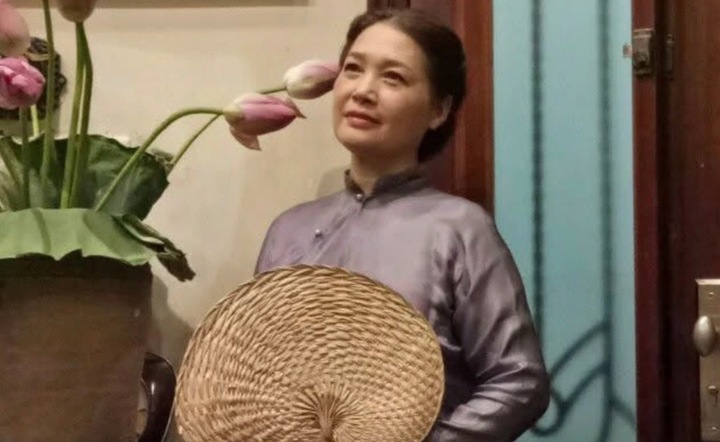 Lê Vân sống lặng lẽ bên gia đình, không tham gia nghệ thuật.