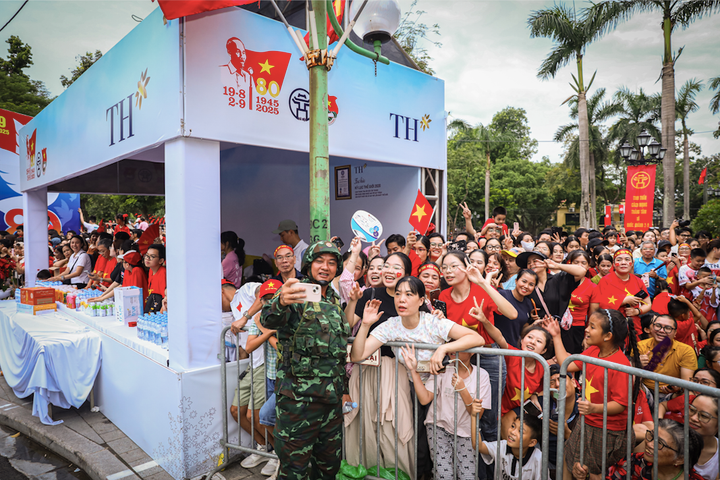 Những khoảnh khắc hạnh phúc của hòa bình tại buổi tổng hợp luyện A80 - 5