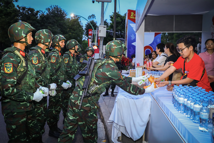 Những khoảnh khắc hạnh phúc của hòa bình tại buổi tổng hợp luyện A80 - 6