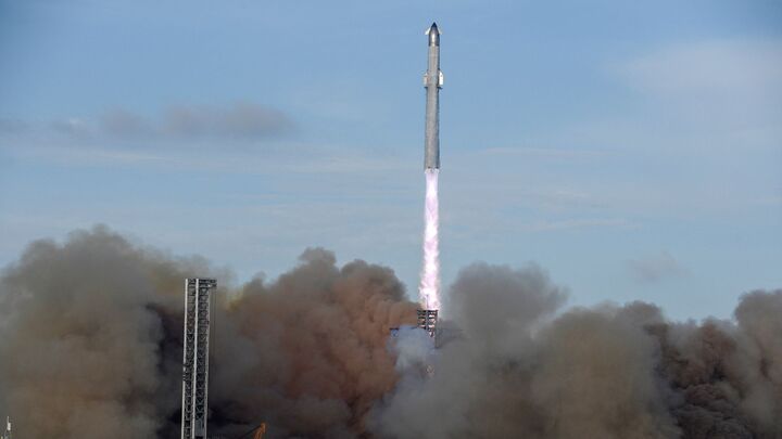 SpaceX phóng thử Starship lần 10, lần đầu triển khai 8 vệ tinh Starlink giả