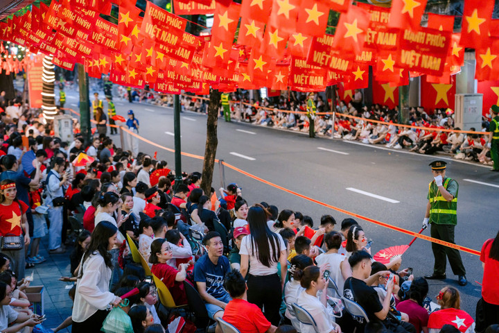 Trước thềm Ngày hội lớn: Booth check-in SHB 'bùng nổ' sắc màu và tiếng cười - 1