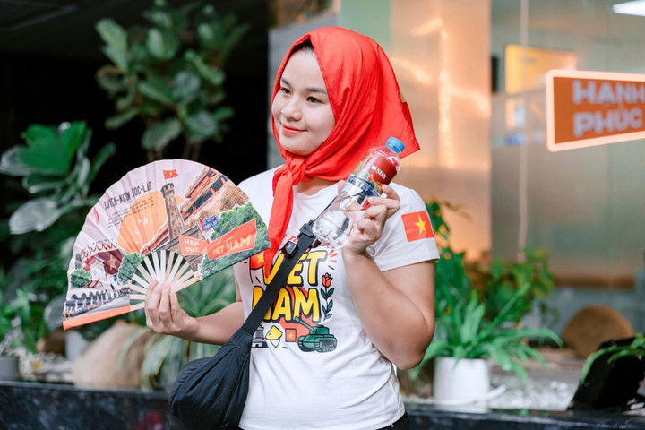 Trước thềm Ngày hội lớn: Booth check-in SHB 'bùng nổ' sắc màu và tiếng cười - 8