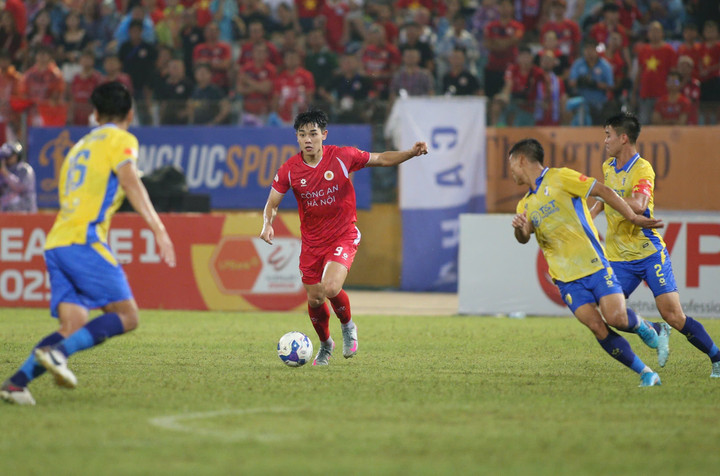 CLB Công an Hà Nội phối hợp tấn công tốt hơn đối thủ.