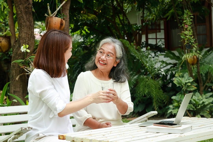 Hiếu nghĩa không chỉ thể hiện trong những dịp đặc biệt, mà nằm trong từng bữa cơm đủ đầy mà chúng ta chuẩn bị cho cha mẹ mỗi ngày.