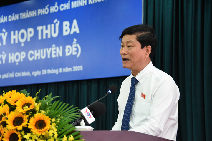 Tại kỳ họp chuyên đề chiều nay, HĐND TP.HCM xem xét 35 Nghị quyết, trong đó nhiều nghị quyết sát sườn với các hoạt động của chính quyền sau sáp nhập. (Ảnh: Kim Sáng)