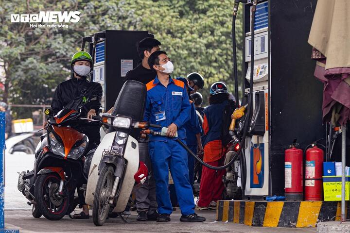 Giá xăng chiều nay đồng loạt tăng. (Ảnh minh hoạ: Minh Đức).