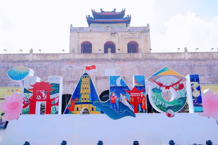 Triển lãm được thiết kế như một hành trình xuyên suốt, từ di sản đến công nghệ, từ truyền thống đến sáng tạo.