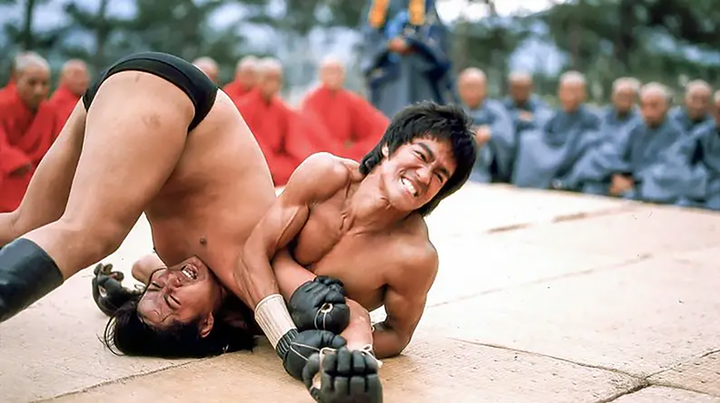 Lý Tiểu Long sử dụng đòn khóa trong phim