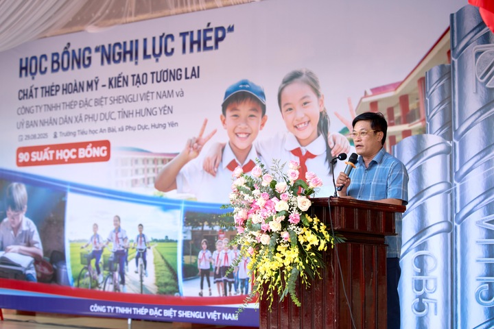 Mr. Pham Duc Thuan - Member of the Standing Committee, Permanent Vice Chairman of Phu Duc Commune People's Committee - delivered the opening speech of the program.