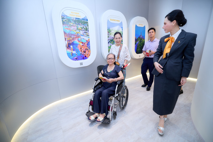 Gian hàng mô phỏng chuyến bay của Sun Group ở Triển lãm A80 hút khách tham quan - 5