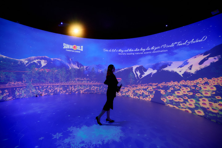 Gian hàng mô phỏng chuyến bay của Sun Group ở Triển lãm A80 hút khách tham quan - 8