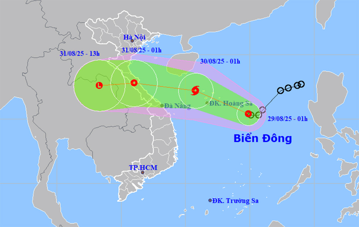 Áp thấp nhiệt đới sắp đổ bộ miền Trung, trọng tâm mưa dồn dập ở Thanh Hóa - Huế Bản đồ dự báo đường đi, khu vực ảnh hưởng của áp thấp nhiệt đới. (Nguồn: NCHMF)