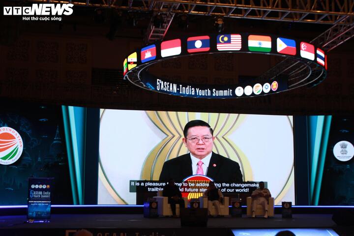 Tổng thư ký ASEAN, ông Kao Kim Hourn phát biểu trực tuyến.