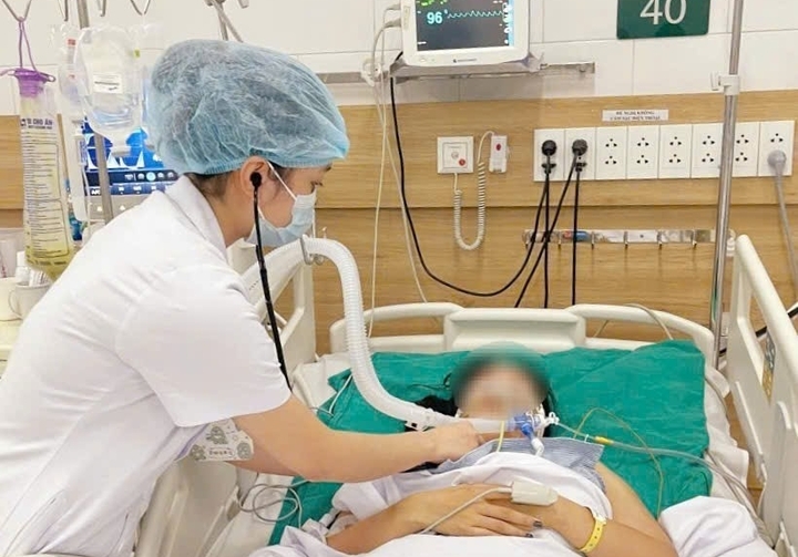 Hai phụ nữ liệt toàn thân sau tiêm botox tại nhà