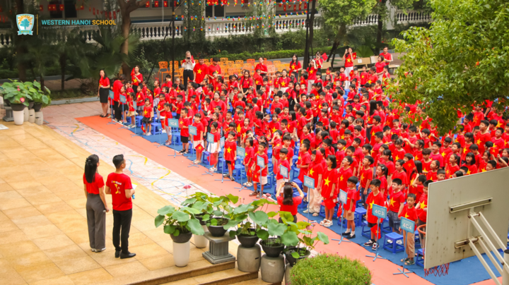 Nhiều trường học trên địa bàn Hà Nội tổ chức sinh hoạt dưới cờ. (Ảnh: Trường Tiểu học và THCS Tây Hà Nội)