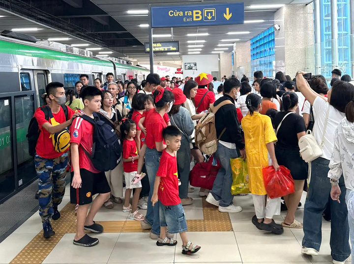 Hà Nội Metro ghi nhận sản lượng hành khách kỷ lục trên 2 tuyến đường sắt đô thị trong các ngày diễn ra sự kiện A80.