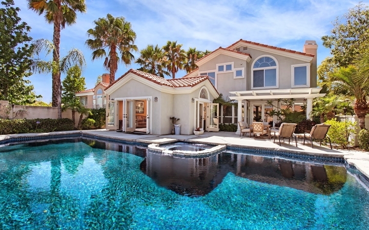 Những vấn đề cần lưu ý khi xây bể bơi trong nhà