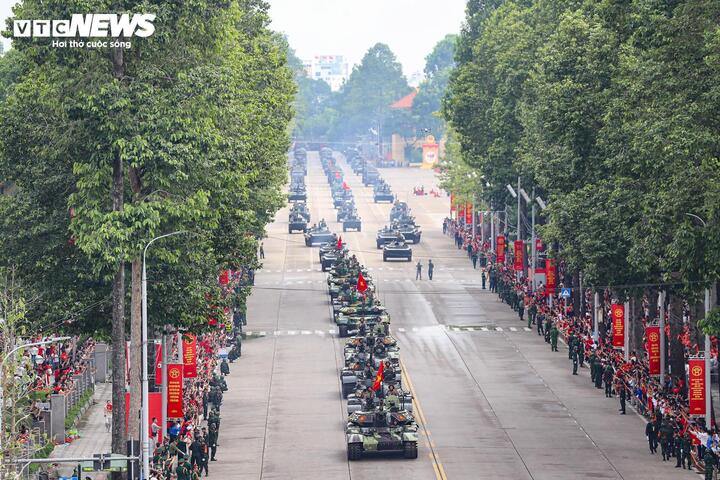 Sự kiện Lễ diễu binh diễu hành kỷ niệm 80 năm ngày thành lập nước thu hút đông đảo khách miền Nam thăm miền Bắc dịp lễ 2/9.