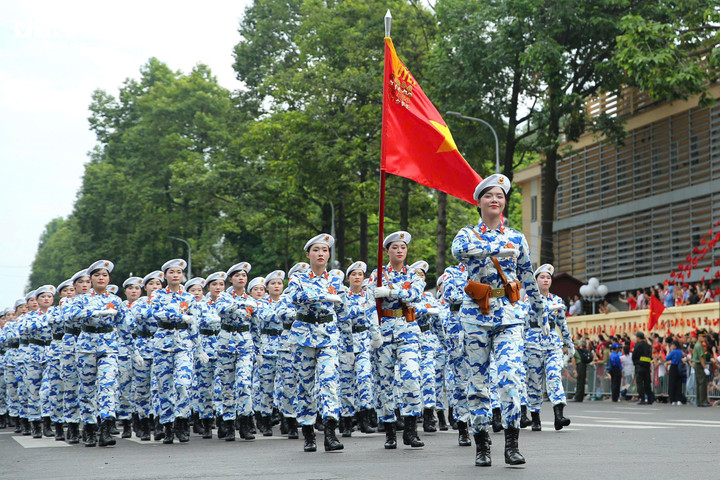 Các khối diễu binh tỏa ra 8 ngả đường, đi giữa vòng tay Nhân dân - 2