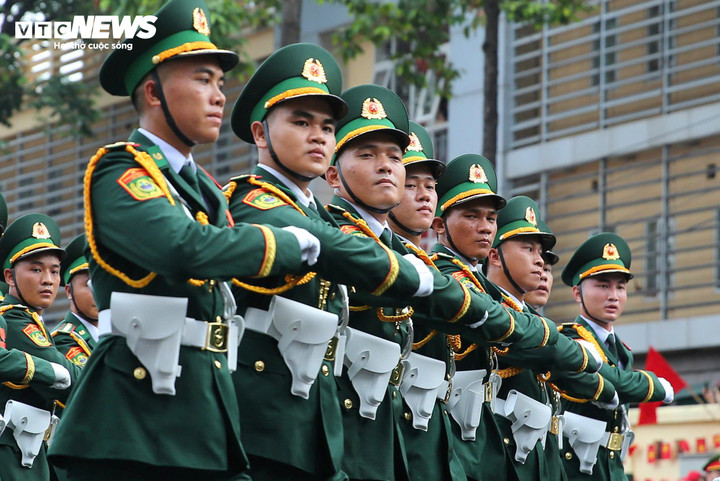 Các khối diễu binh tỏa ra 8 ngả đường, đi giữa vòng tay Nhân dân - 4