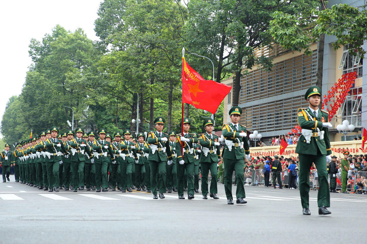 Các khối diễu binh tỏa ra 8 ngả đường, đi giữa vòng tay Nhân dân - 5