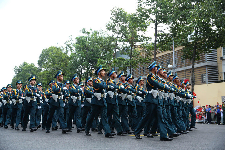 Các khối diễu binh tỏa ra 8 ngả đường, đi giữa vòng tay Nhân dân - 6