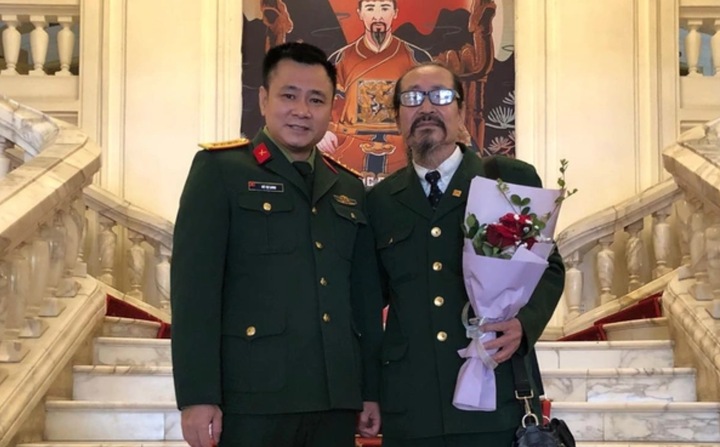 NSƯT Vũ Tự Lẫm và con trai Tự Long.