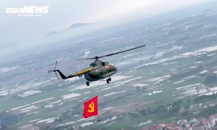 Trực thăng trong lễ tổng duyệt.