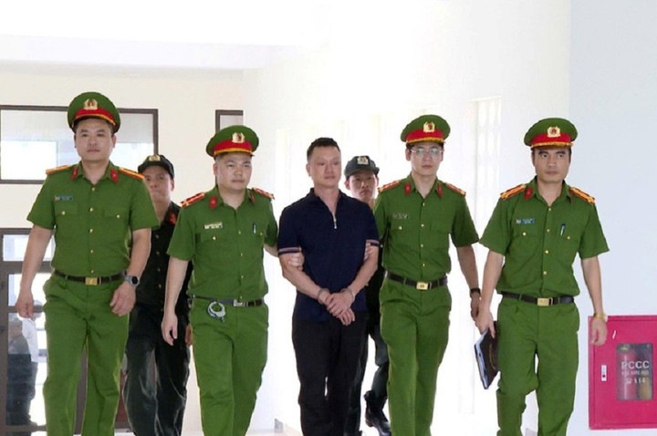 Nguyễn Văn Vi (tức Vi “ngộ”) bị khởi tố về 4 tội danh.